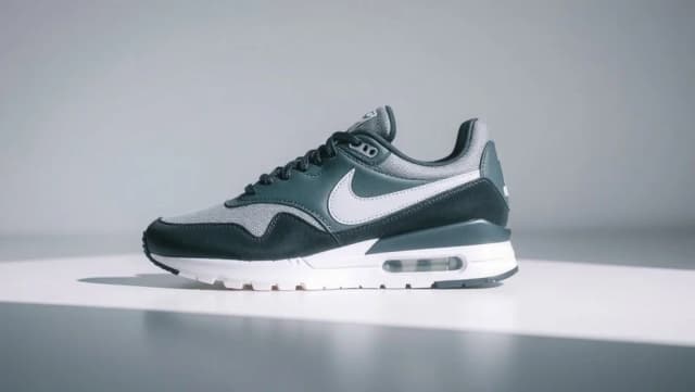 Jordan 4 Black Cat vad gör den så speciell